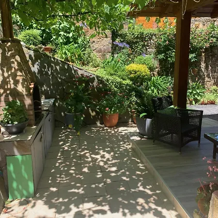 Casa Roja Marron