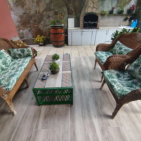 Casa Roja Marron